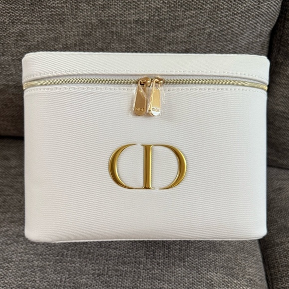 DIOR Prestige Lifestyle Set White Vanity Pouch Cotton Face Towel - Picture 4 of 16